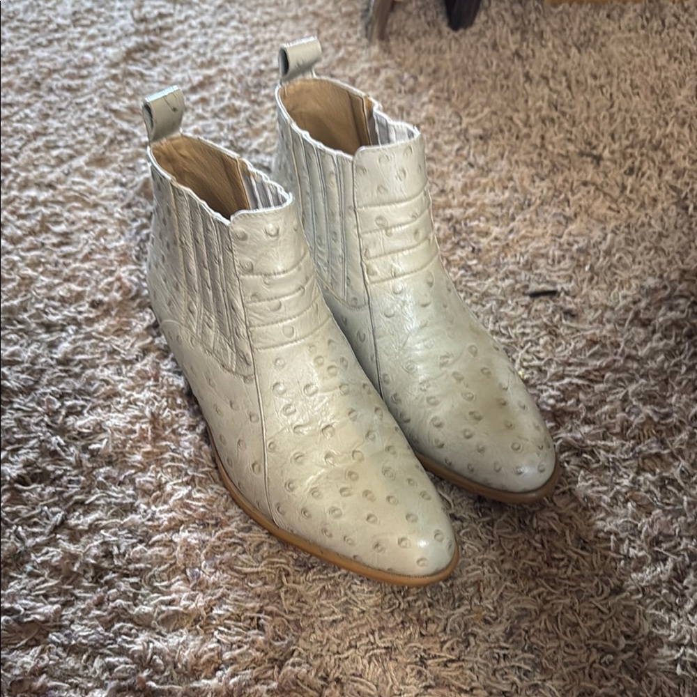 Women's White Textured Ankle Boots